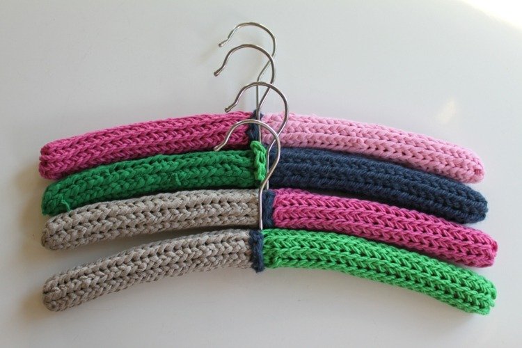 pletené látky-nápady-vešiaky-ozdoba-vlna-farebné-doplnky