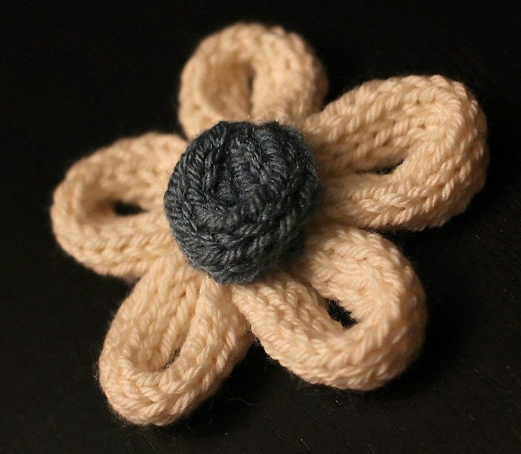 nápady na pletenie-kvetinárstvo-pekne-deko-béžové