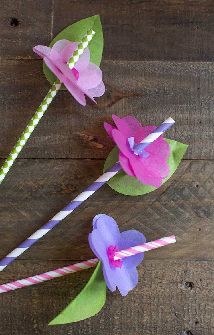 kvety-slamy-dekoracia-drotarina-party-jarna-dekoracia-farebny papier