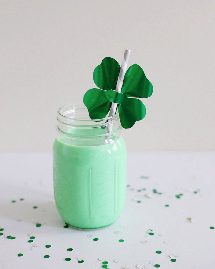 slamené dekorácie-drotárstvo-party-zelená-trojlístok-konfety