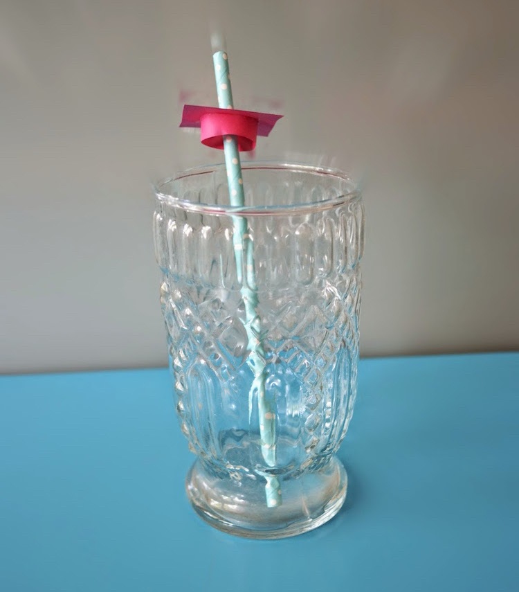 slamená dekorácia-drotárska párty-bakalár-doktor-klobúk-titul