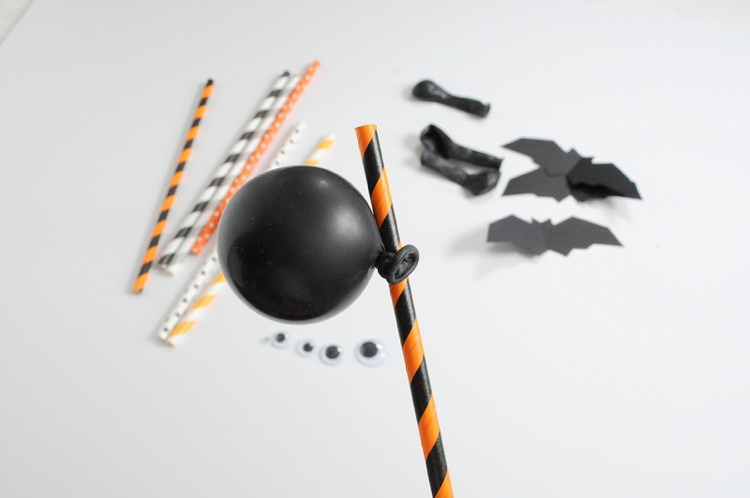 slamená dekorácia-drotárska párty-halloween-netopiere-čierny balón