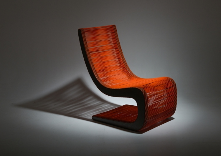 Dizajn stoličky vyrobený zo šnúry v oranžovej farbe pohodlný dizajn šnúra šnúra oranžová farba estrada