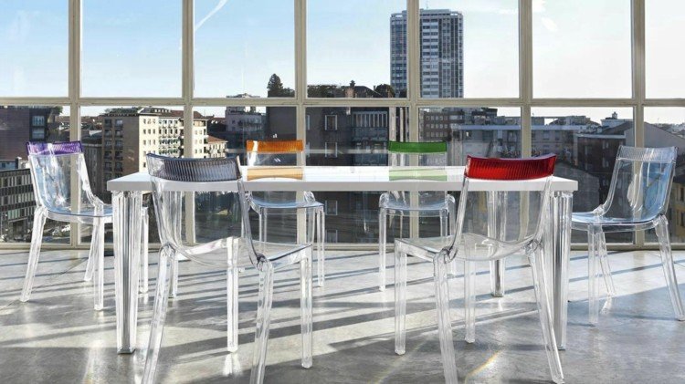 Priehľadné stoličky s farebnými akcentmi na kombinovanie priehľadná stolička hi cut kartell farebné akcenty operadlo stoličky červená zelená oranžová fialová modrá