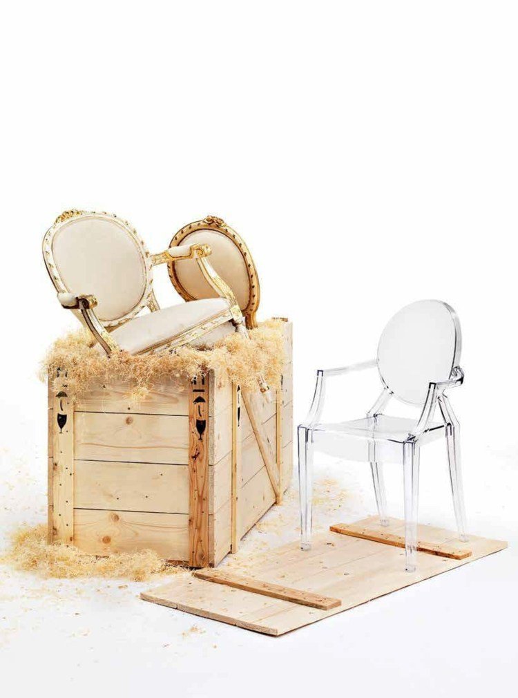 Priehľadná plastová stolička vo vintage štýle stolička transparentná duchársky kartel vintage štýl drevenej krabice