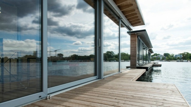 Posuvné dvere-drevené verandy-hausbóty-v Berlíne