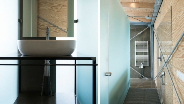 Umývadlá drevené-steny-so-sklom-ako-ozdobou-kov-tyčinka