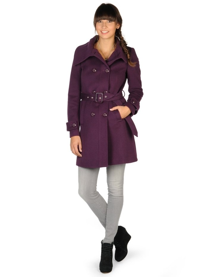 Trenčkot od Benettona v páse bobuľovej farby s ozdobnou gombíkovou légou a odnímateľným opaskom Benetton-trench-coat-color-berry-pas-gombík placket-podšívka-odnímateľný pás