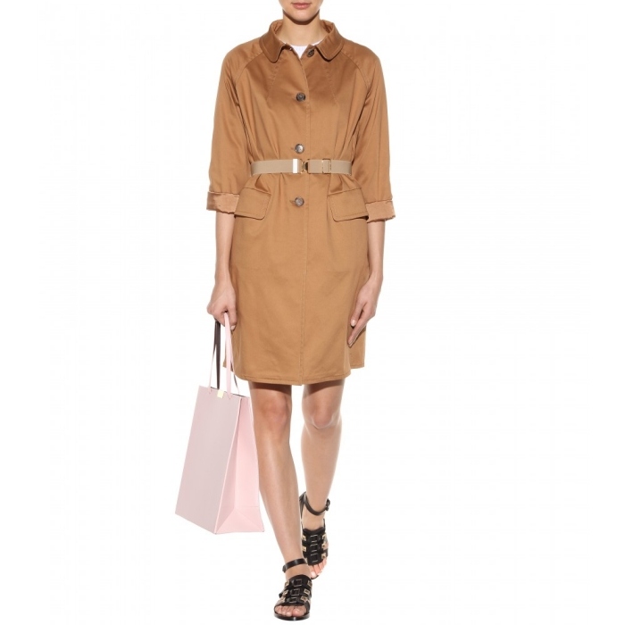 Jesenný kabát s bedrovým pásom z kolekcie bavlny miu-miu z teplého karamelu miu-miu-herbst-kabát-opasok-trenčkot-teplý-karamel-tón-bavlna