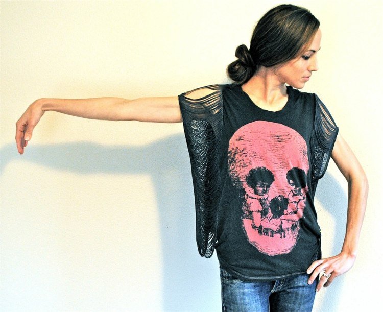 Navrhnite tričko - našite strapce na rukávy Tričko s volánovým designom a skvelým dizajnom