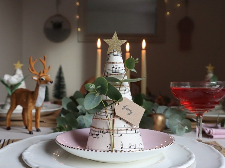 Vyrobte si vianočný stromček z hudobného papiera sami Pokyny v niekoľkých jednoduchých krokoch