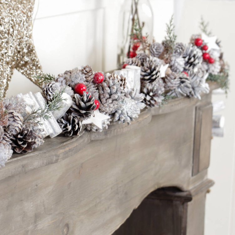 Borovicová šiška bielidlová girlanda krbová rímsa naplavené drevo šípka