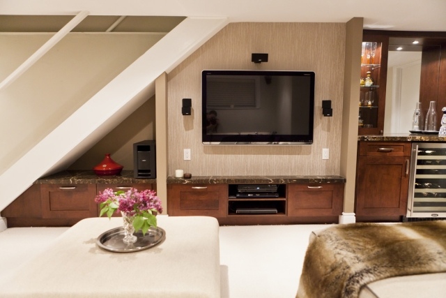 suterén-renovácia-drevený-nábytok-tapeta-drevený vzhľad