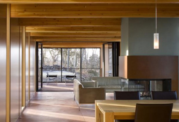 Interiér dreveného domu - obývacia izba výzdoba interiéru moderného domu - obývacia časť