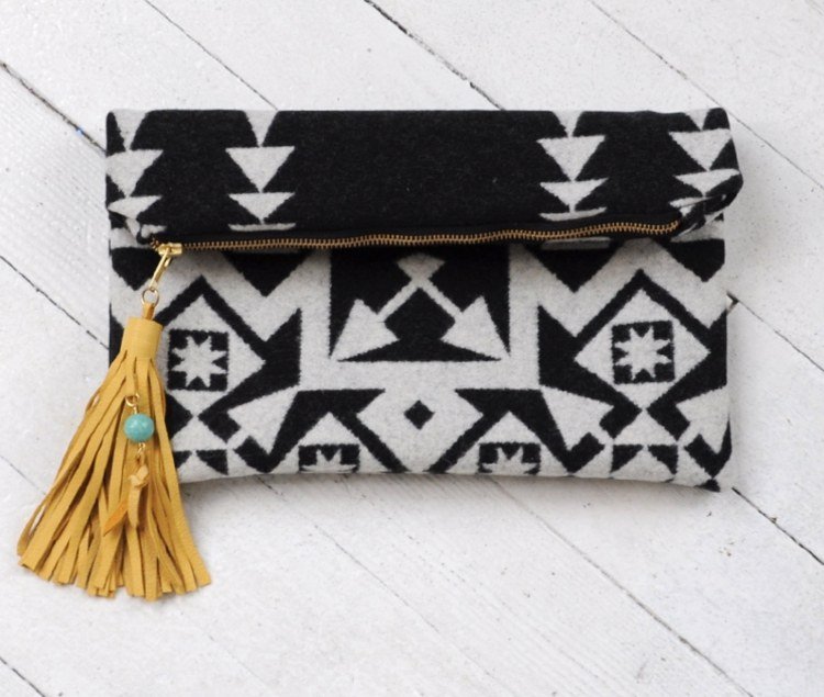 Taška-ušitá-stará-deka-okrajová koža