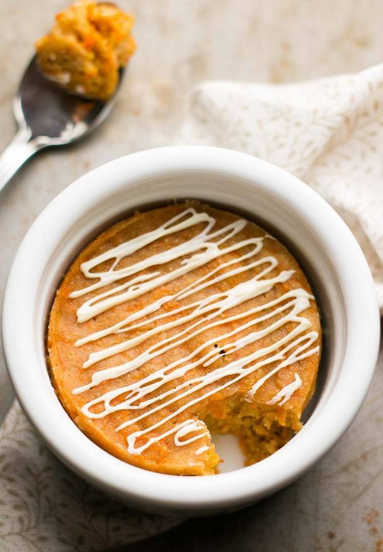 Košíček-mikrovlnka-mikrovlnka-koláč-mrkva-poleva