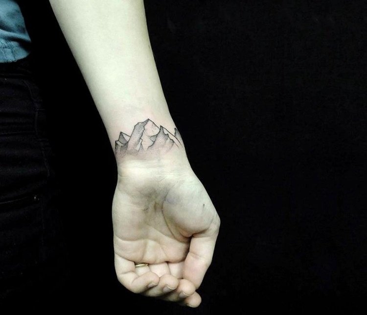 tetovací zápästie vo vnútri horského náramku