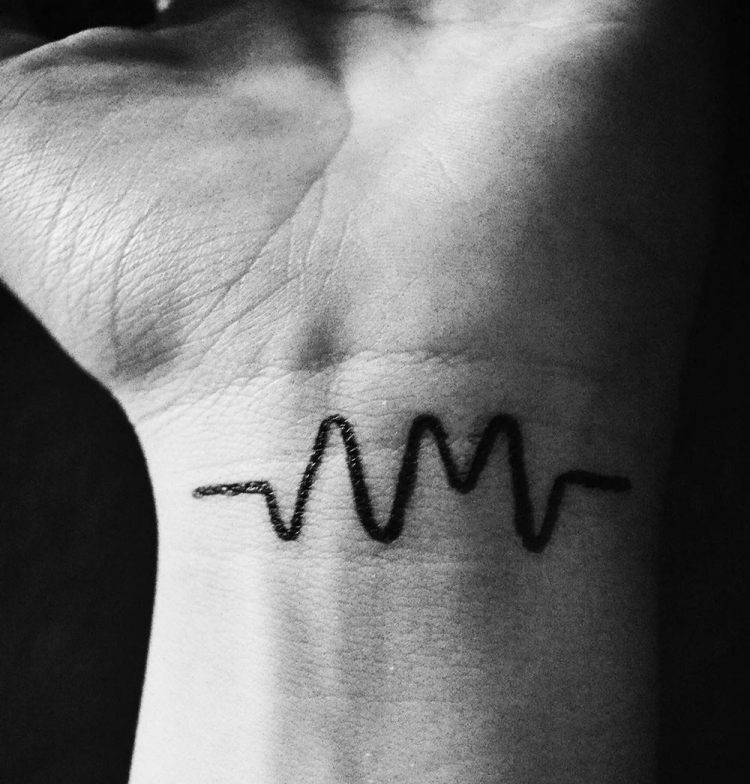 tetovanie zápästia vo vnútri kardiogramové tetovanie