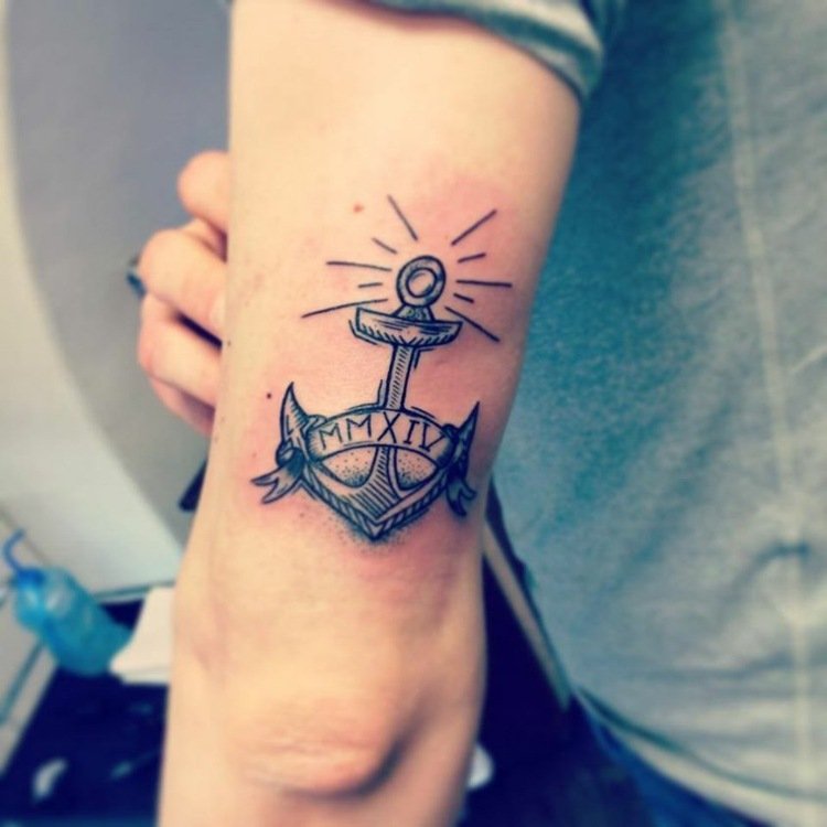 Kotvové tetovanie symbolizuje vernosť a večnú lásku Tetovanie-horné rameno-kotva-nápady-motívy-ženy