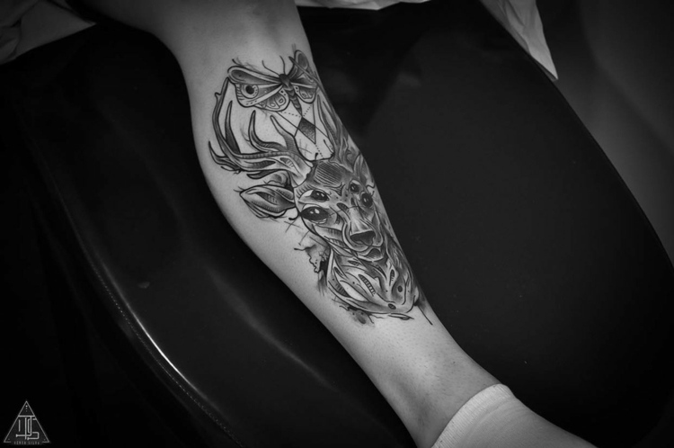 Tetovanie-obrázky-nápady-čierna-dolná časť nohy-ženy