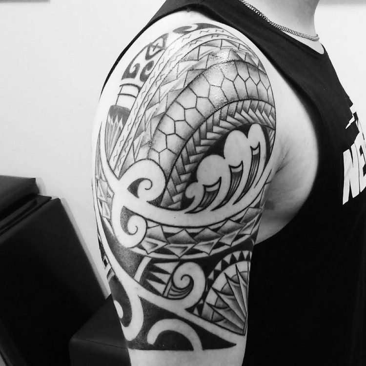 tetovanie-nápady-muži-domorodci-polynézske-tetovanie