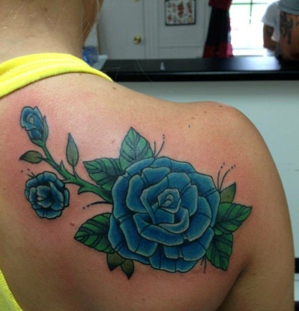 Nápady na tetovanie kvety lopatky ženy