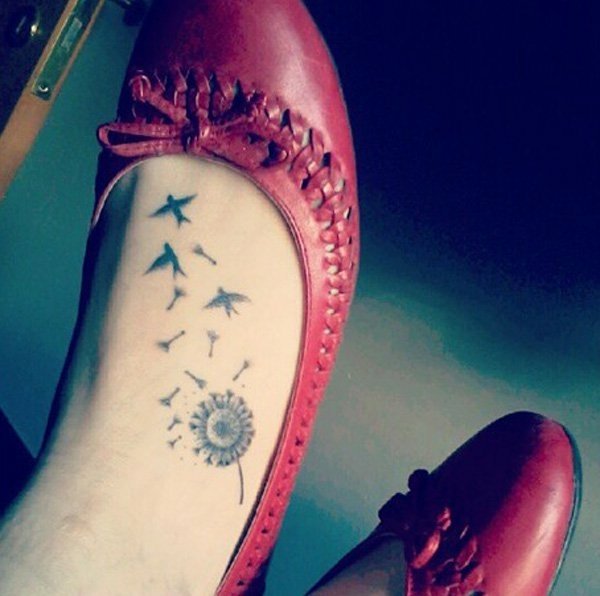Tetovanie-nápady-pusterblume-noha-vpredu