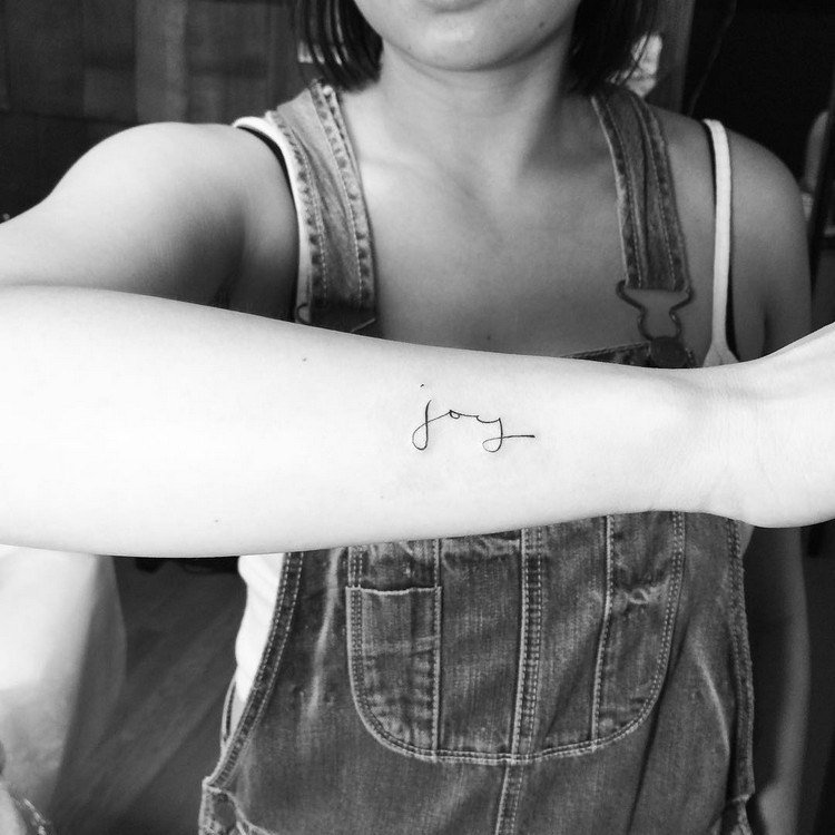 tetovanie-písma-zápästie-vlastný-rukopis