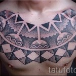 tatouage abstrait sur sa poitrine - снимка par exemple du nombre 21122015 1