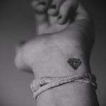 gyémánt tetoválás a csuklón 4 kép