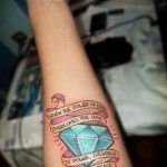 gyémánt tetoválás a kezén 1 fotó