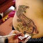 Татуировката на Анджелина Джоли - пример на снимка номер 51