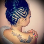 pillangó tetoválás a hátán