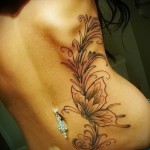 pillangó tetoválás a hasán