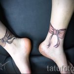 beugt Tätowierung auf seine Füße hinter dem Foto - Foto Beispiel des fertigen Tätowierung 02052016 2