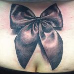 Bogen Tattoo auf dem unteren Rücken - Foto Beispiel des fertigen Tätowierung 02052016 1