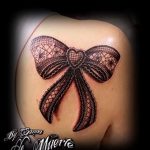 Bogen Tattoo auf ihrem Schlüsselbein - Foto Beispiel des fertigen Tätowierung 02052016 1