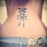 íj tetoválás a hát alsó részén - fényképes példa a kész tetoválásra 02052016 2