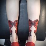 tetoválás íjak a lábakon hátsó fotó - fotó példa a kész tetoválásra 02052016 20