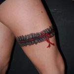 harisnyakötő tetoválás íjjal a lábán - fotó példa egy kész tetoválásra 02052016 8