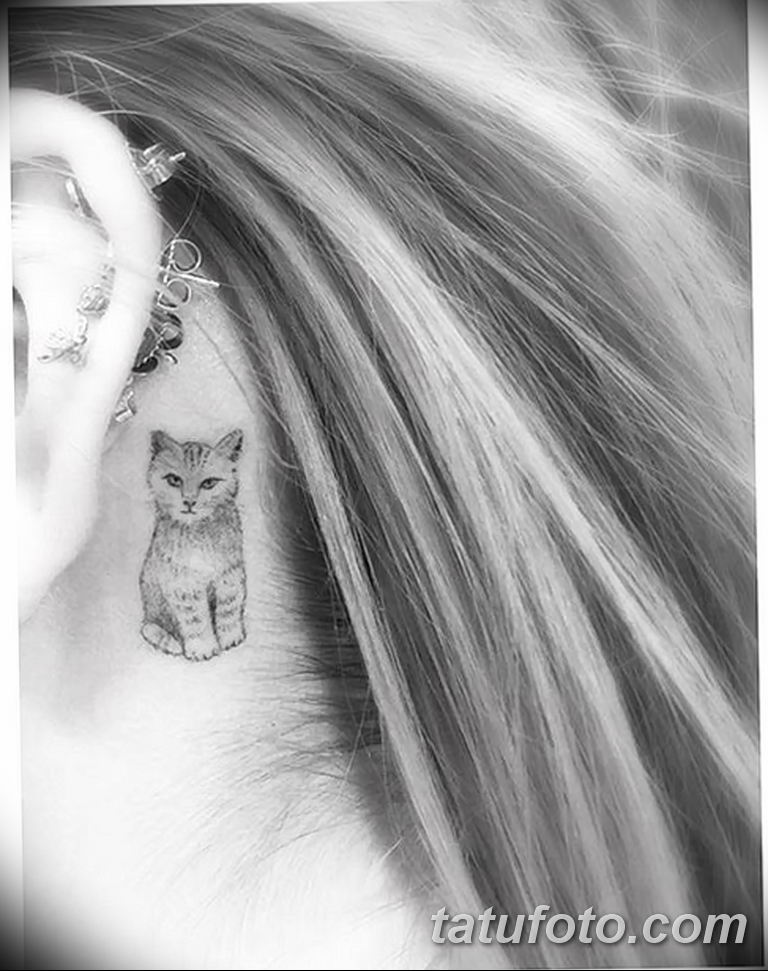Татуировка Бела Торн - котка зад ухото