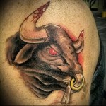 tetovaža bika na ramenu zanimljiva je opcija