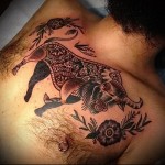 tetovaža bika na prsima