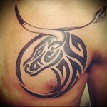 Tetovaža bika na prsima