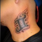 Fotó - tetoválás a nyakán ikrek - 1029 -es opció tatufoto.ru
