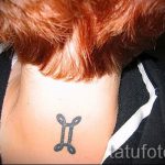 fotó - ikrek tetoválása a nyakon - 1049 -es opció tatufoto.ru