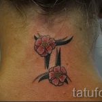 fotó - ikrek tetoválása a nyakán - 2050 -es verzió tatufoto.ru