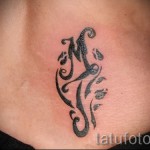 tetoválás betű m - fotó a kész tetoválásról - 20122015 № 22