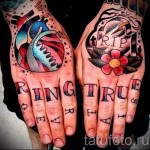 tetováló betűk az ujjakon - fotó a kész tetoválásról - 20122015 № 9