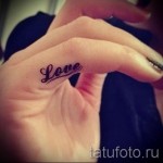 tetováló betűk az ujjakon - fotó a kész tetoválásról - 20122015 № 11